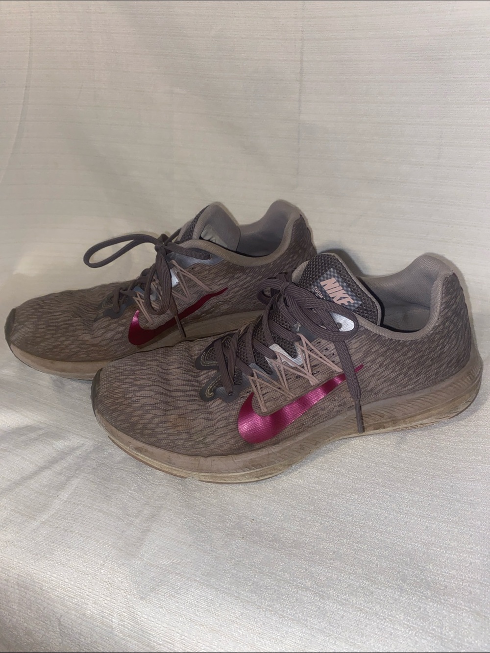 Nike Zoom Winflo 5 Gray and Pink Lace-Up Running Shoes Athletic Sneakers